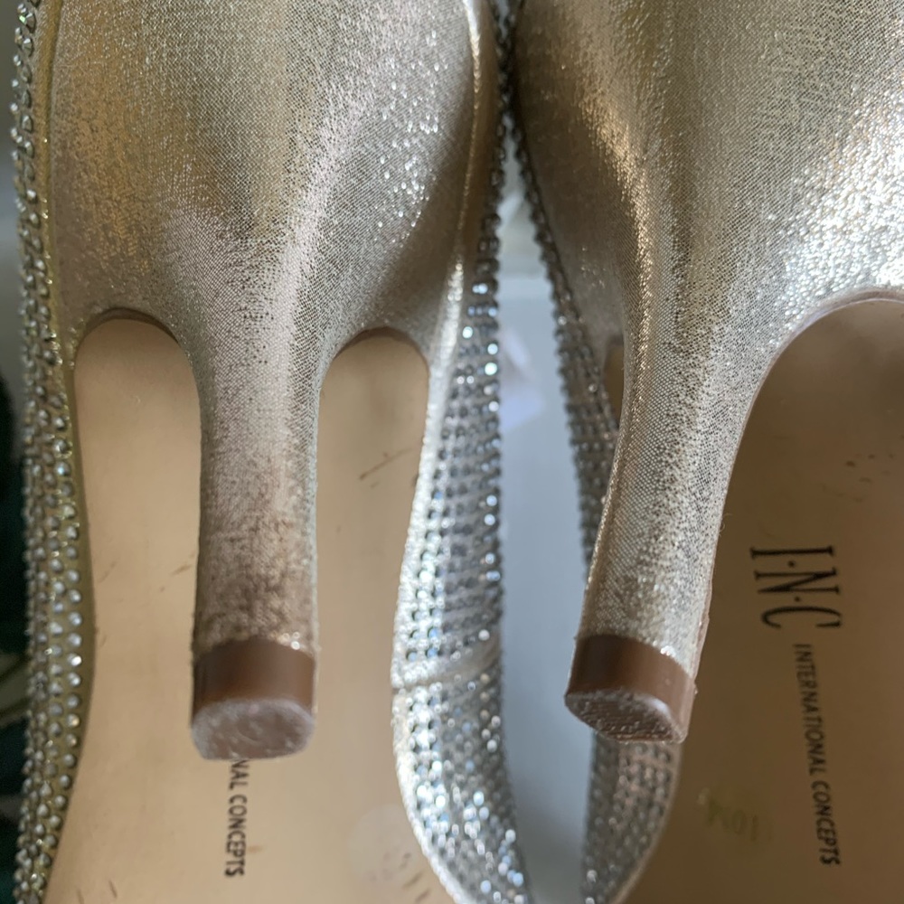 I.N.C International Concepts Heels Shoes Gold Sparkles Heels Size 10. - Picture 7 of 9